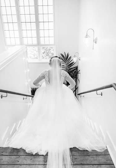 Bröllopsfotograf Åsa Lännerström, Göteborg, brudpar gåendes